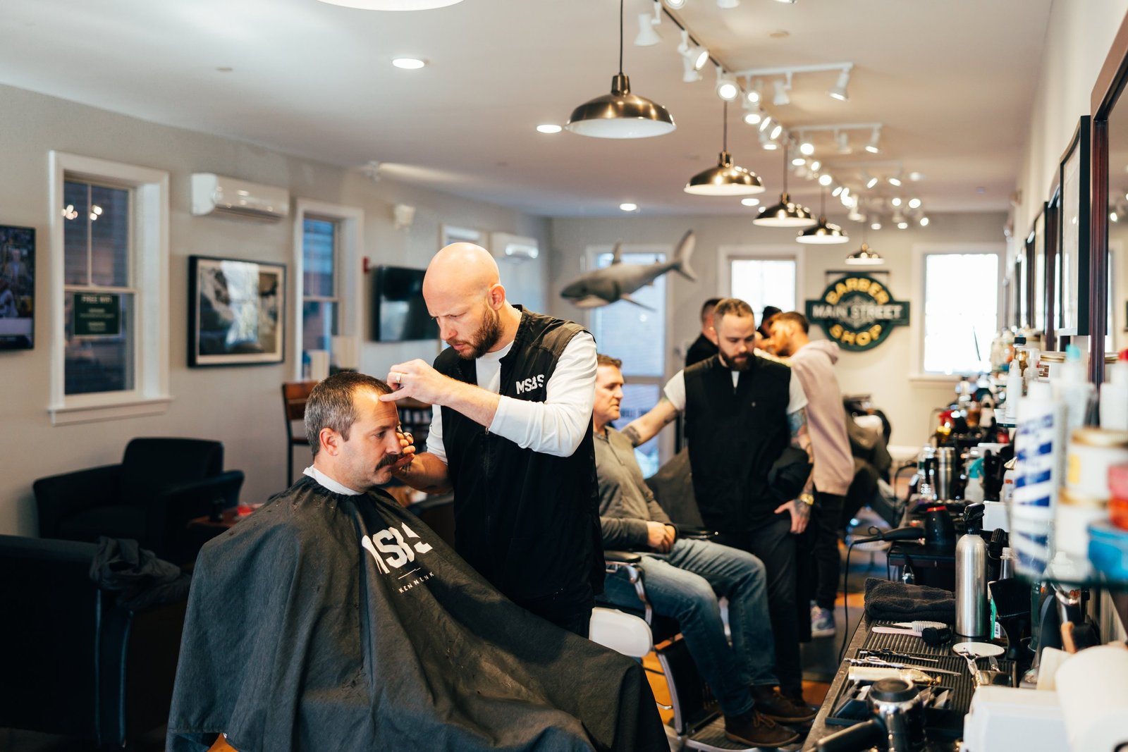 Carlos Barbershop, Linden